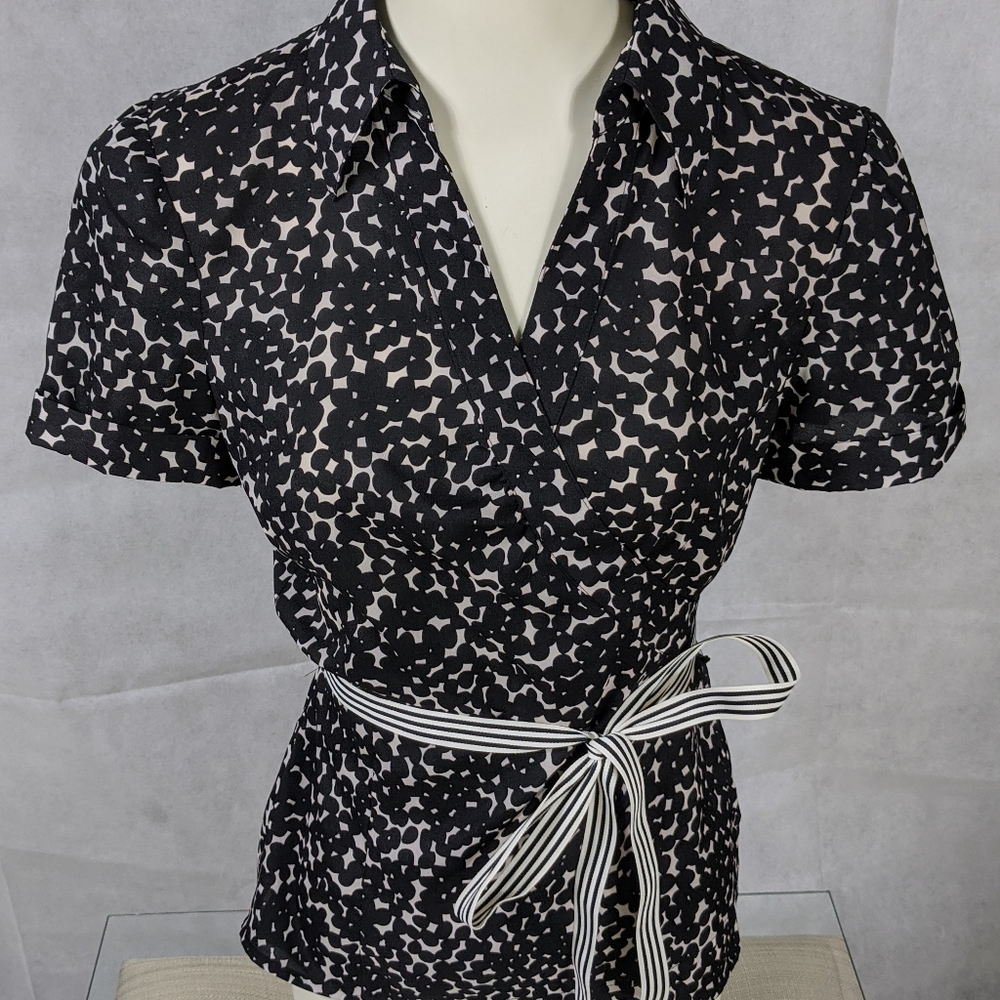 Ann Taylor LOFT size 10 blouse black and white